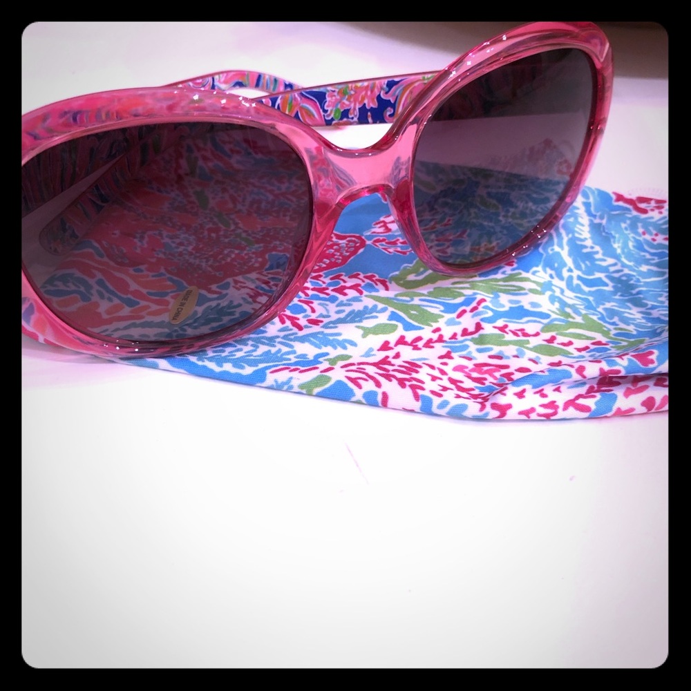 Lily Pulitzer like new sunglasses with cute case!